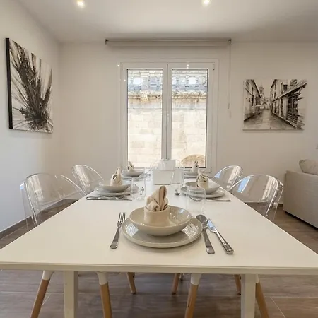 Acatedral Art And Wellness In The Heart Of Apartman Lugo